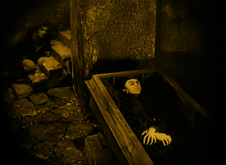nosferatu-in-coffin
