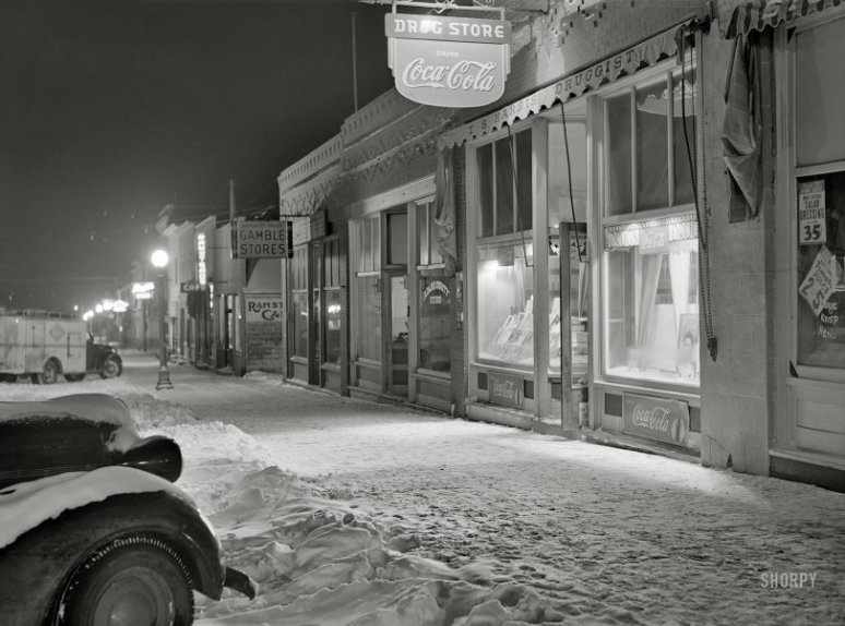 1942 ~ A Cold Night in Hettinger, North Dakota