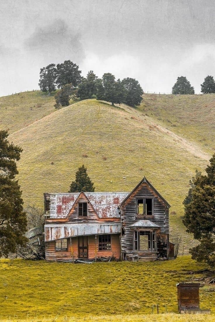 House Behind the Hill